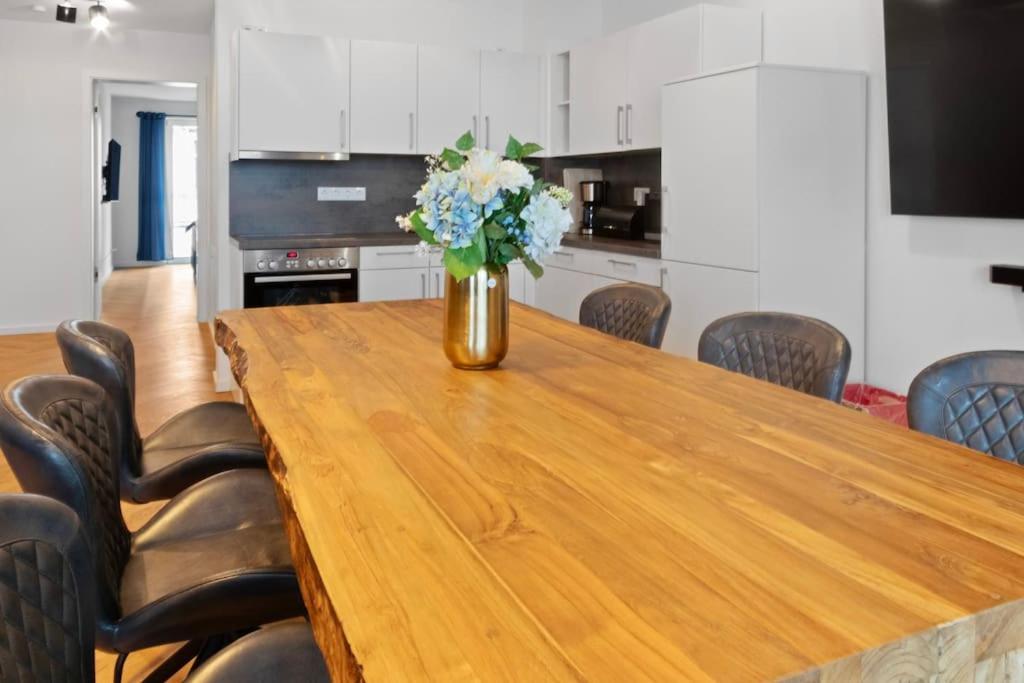 Luxus Im Zentrum Fuer 6 Personen Mit 3 Zimmern, Balkon, Parkplatz, Wlan Dresden